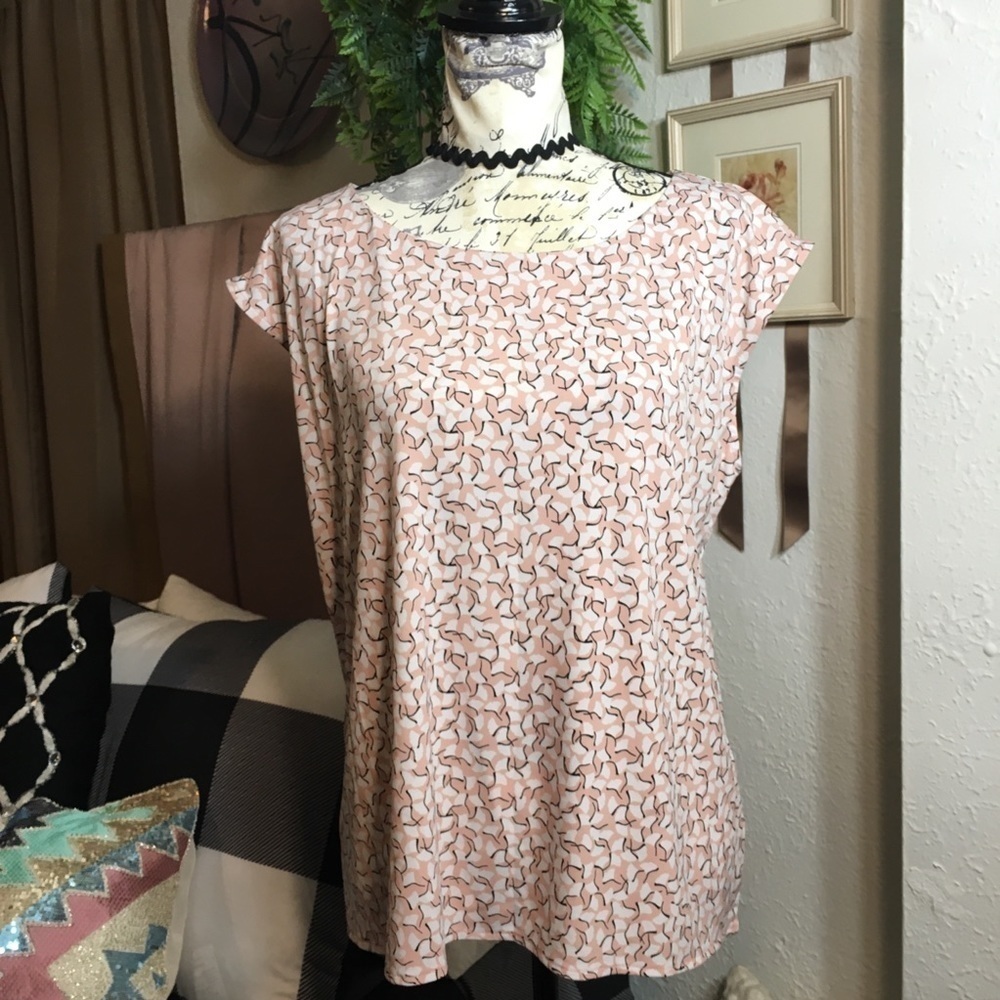 Covington blush and white patterned top